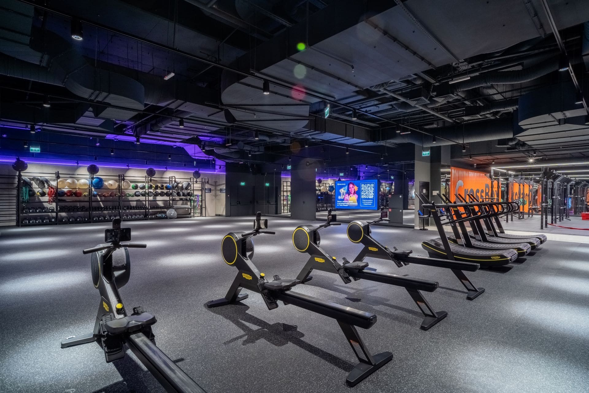 Фитнес-клуб «DDX Fitness» (Авиапарк)