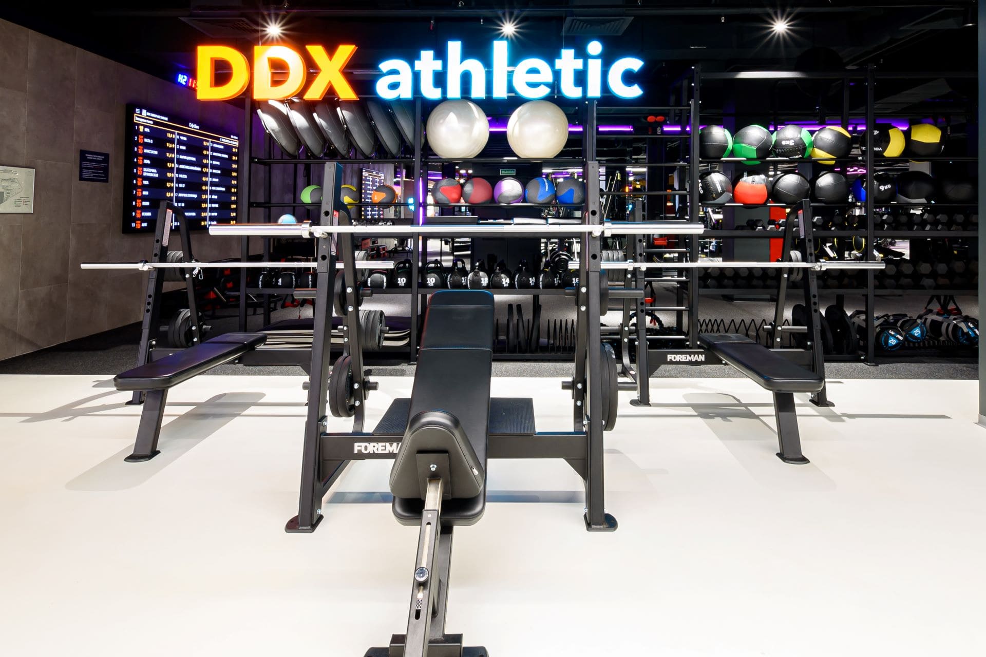 Фитнес-клуб «DDX Fitness» (Северное сияние)