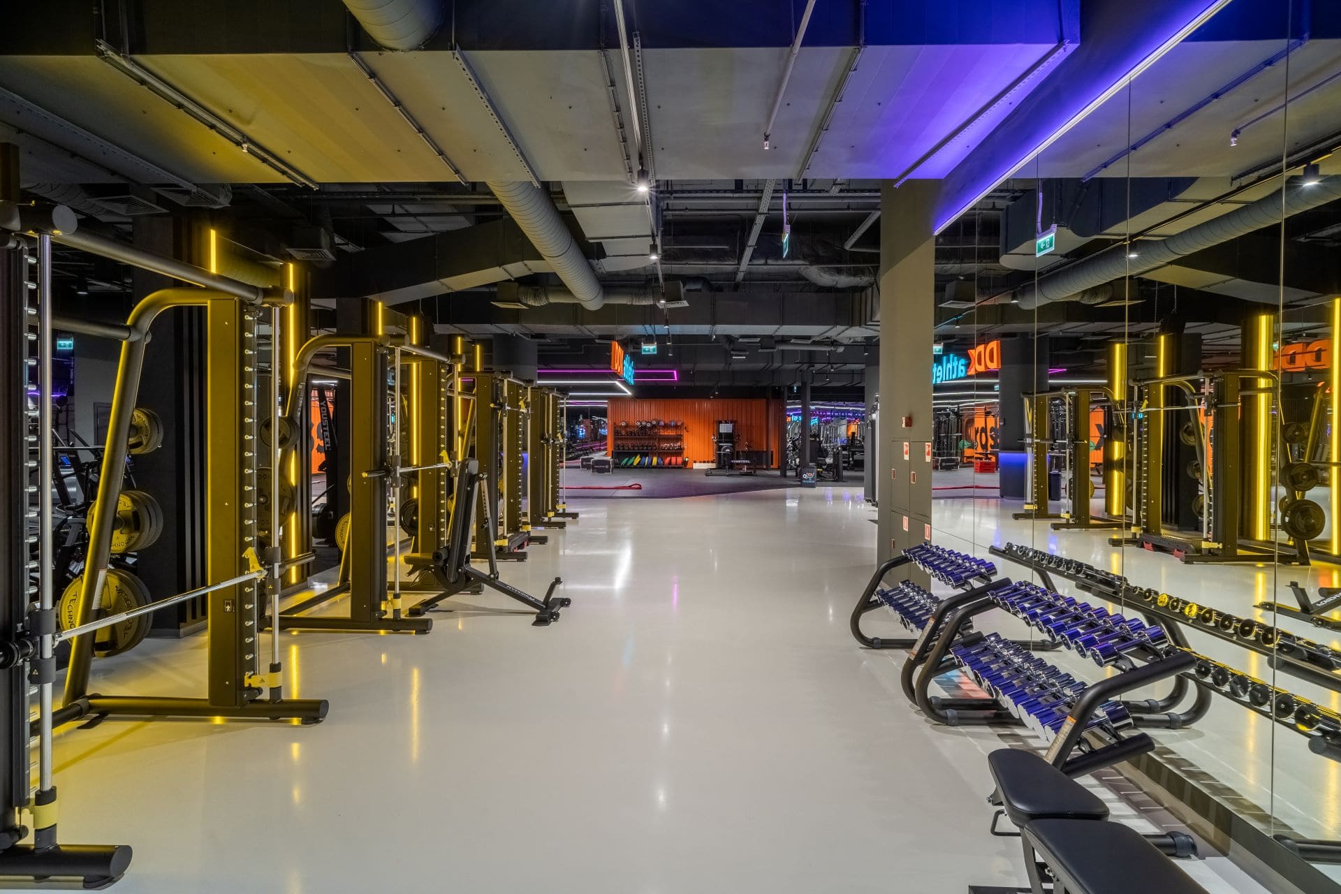 Фитнес-клуб «DDX Fitness» (Авиапарк)