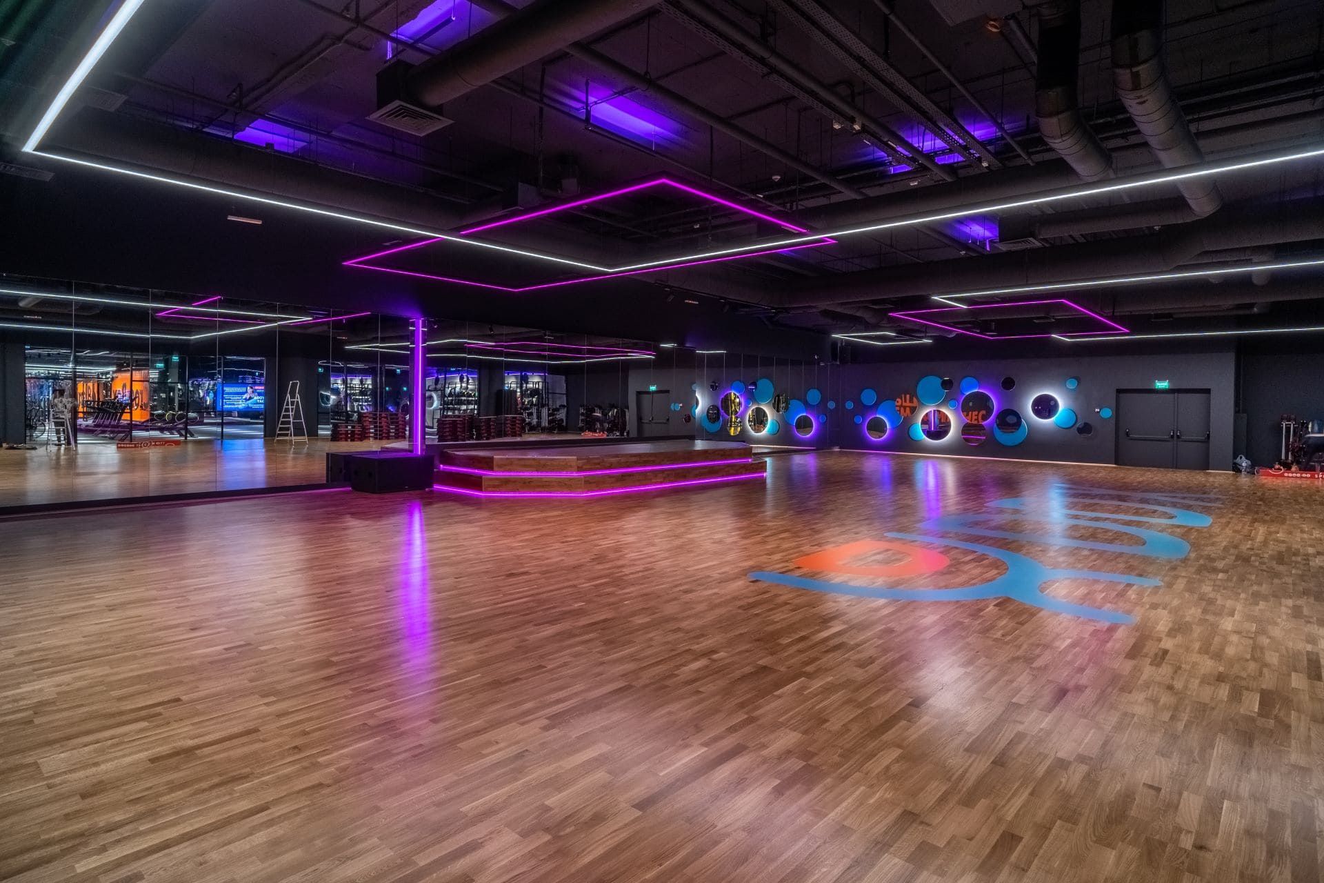 Фитнес-клуб «DDX Fitness» (Авиапарк)