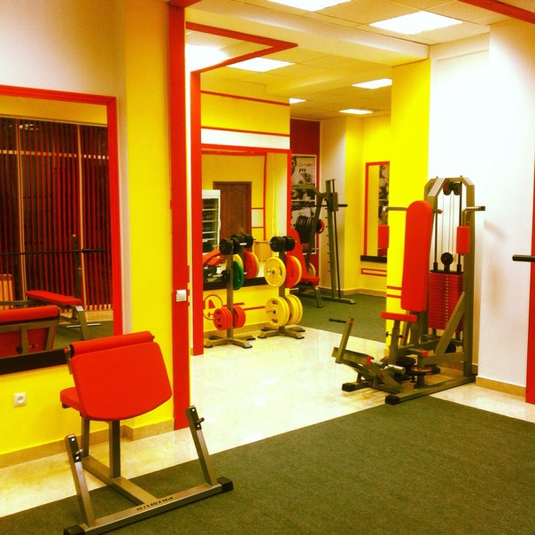 Тренажерный зал «GOLD'S GYM»