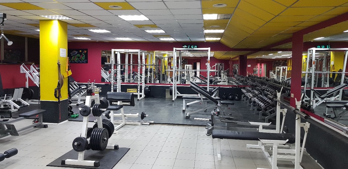 Тренажерный зал «GOLD GYM»