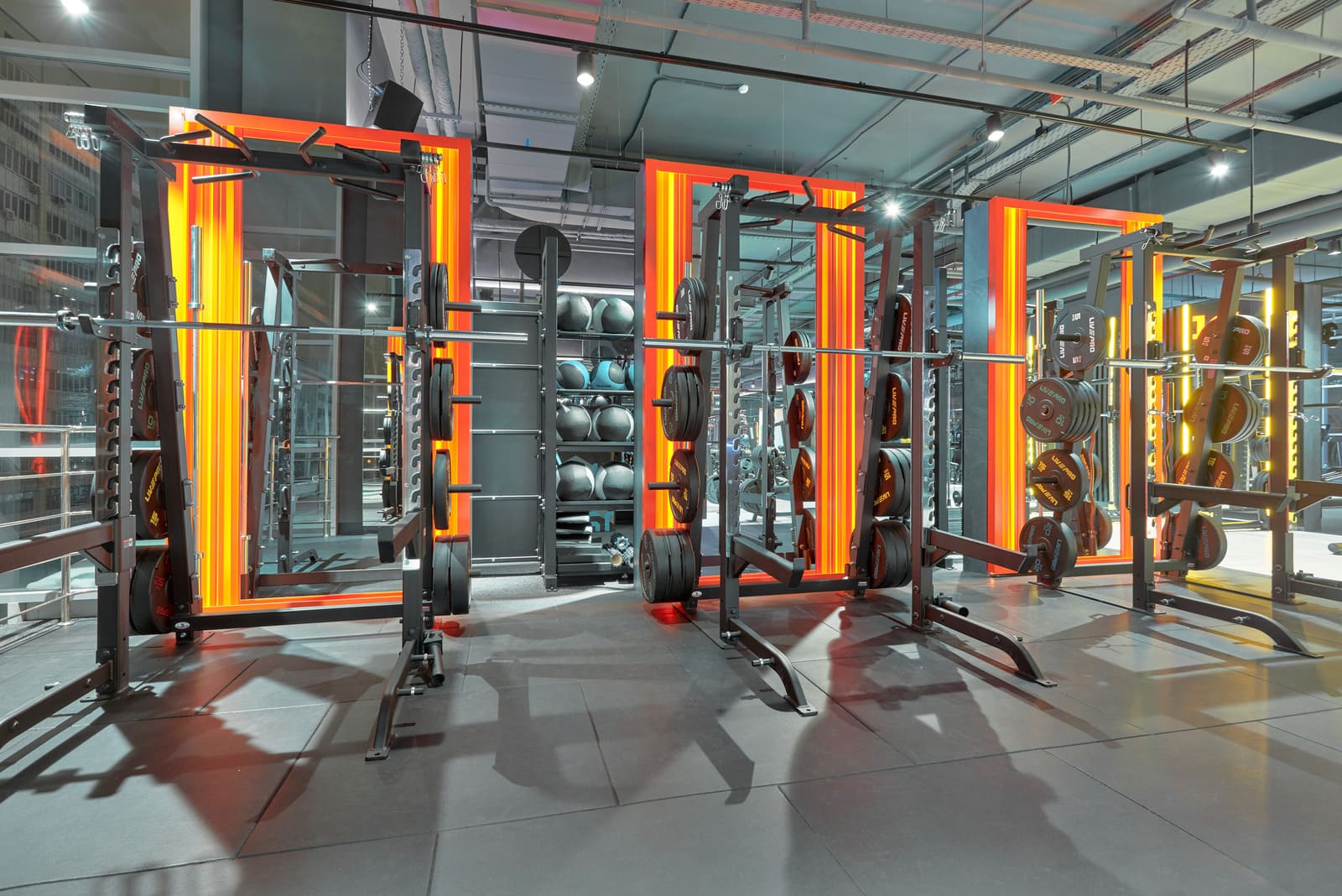 Фитнес-клуб «DDX Fitness» (Моки)