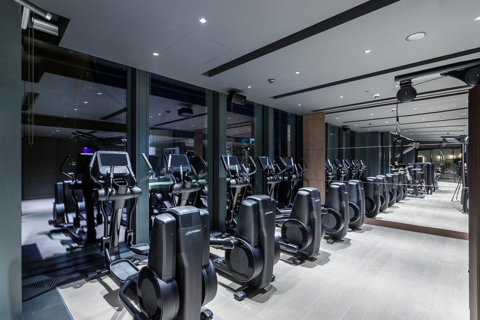 Фитнес-клуб «Crocus Fitness» (Neva Towers)