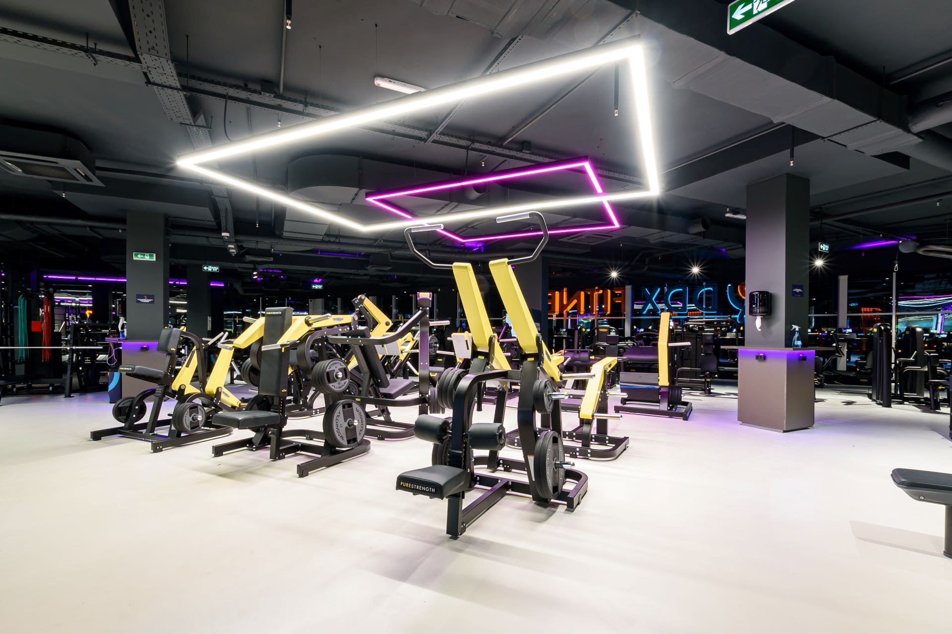 Фитнес-клуб «DDX Fitness» (Северное сияние)