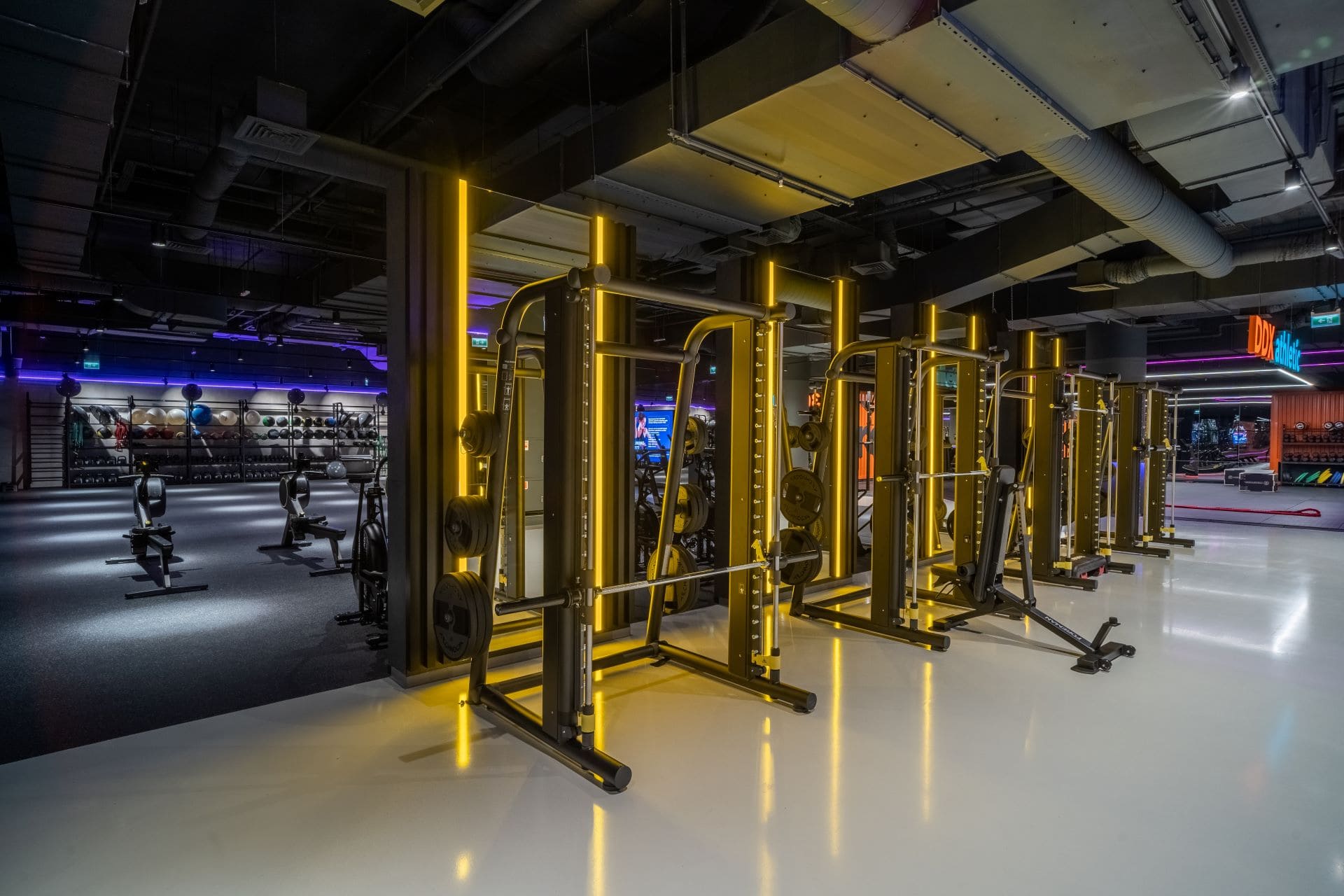 Фитнес-клуб «DDX Fitness» (Авиапарк)