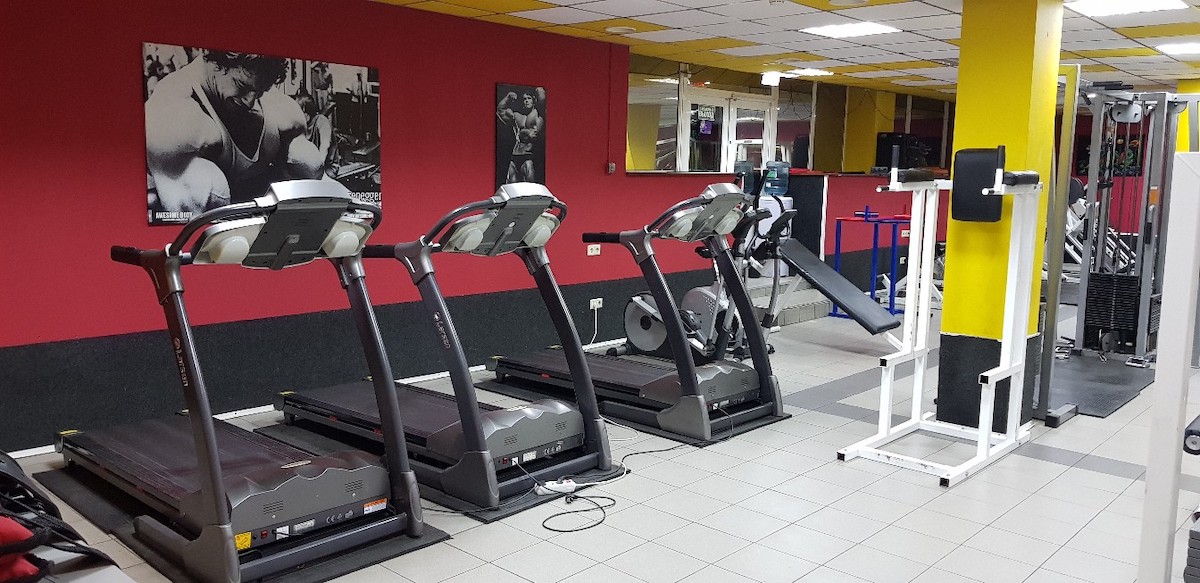 Тренажерный зал «GOLD GYM»