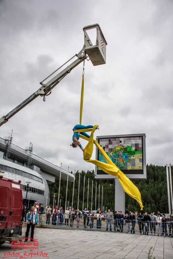 Фитнес-центр пилонного спорта, воздушной гимнастики и джампинга