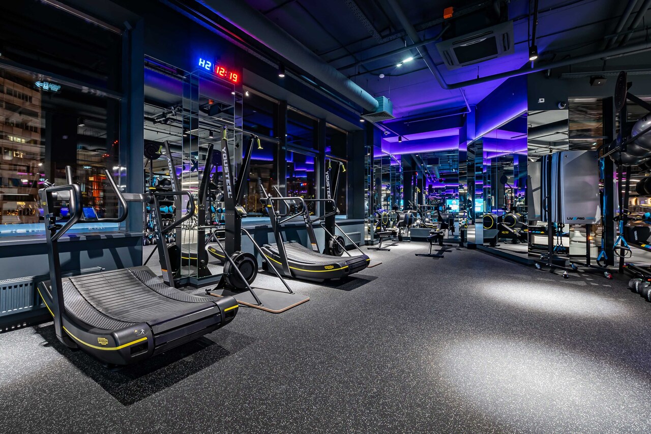 Фитнес-клуб «DDX Fitness» (Озёрная)