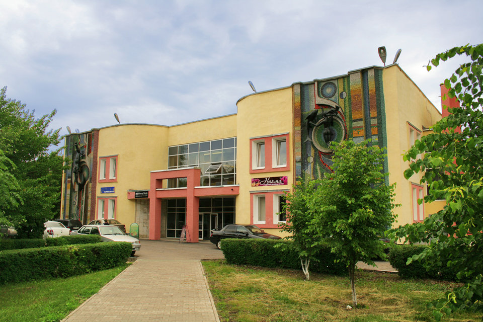 Плавательный бассейн «Дельфин»