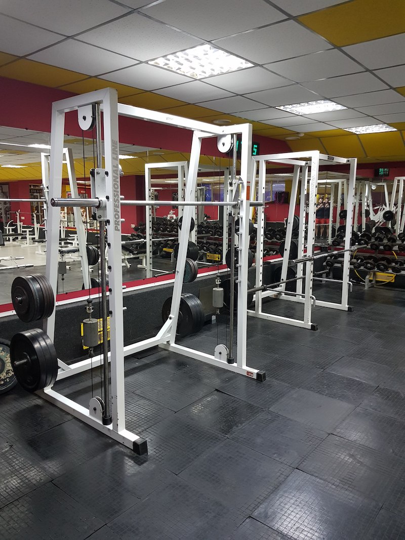 Тренажерный зал «GOLD GYM»