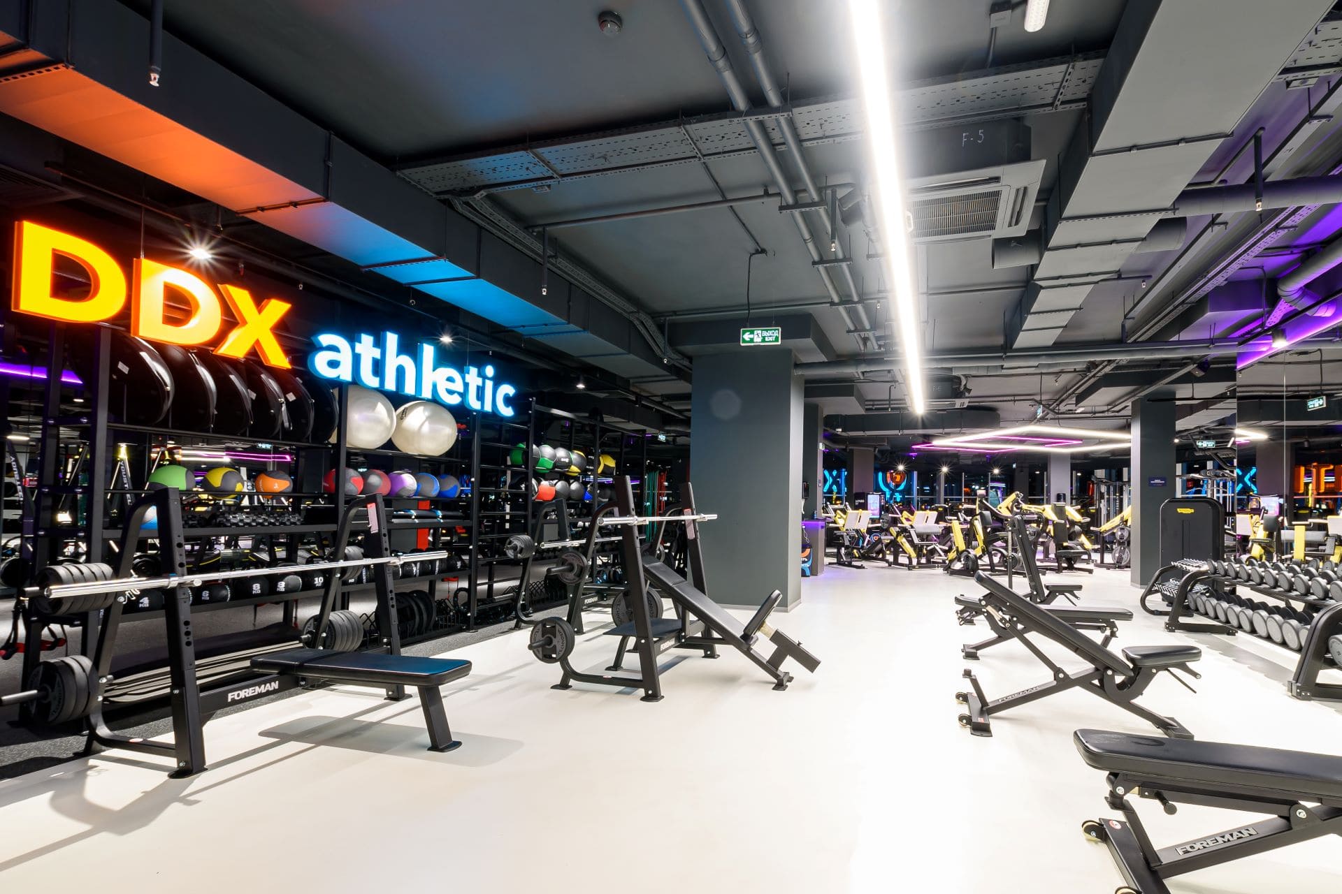 Фитнес-клуб «DDX Fitness» (Северное сияние)