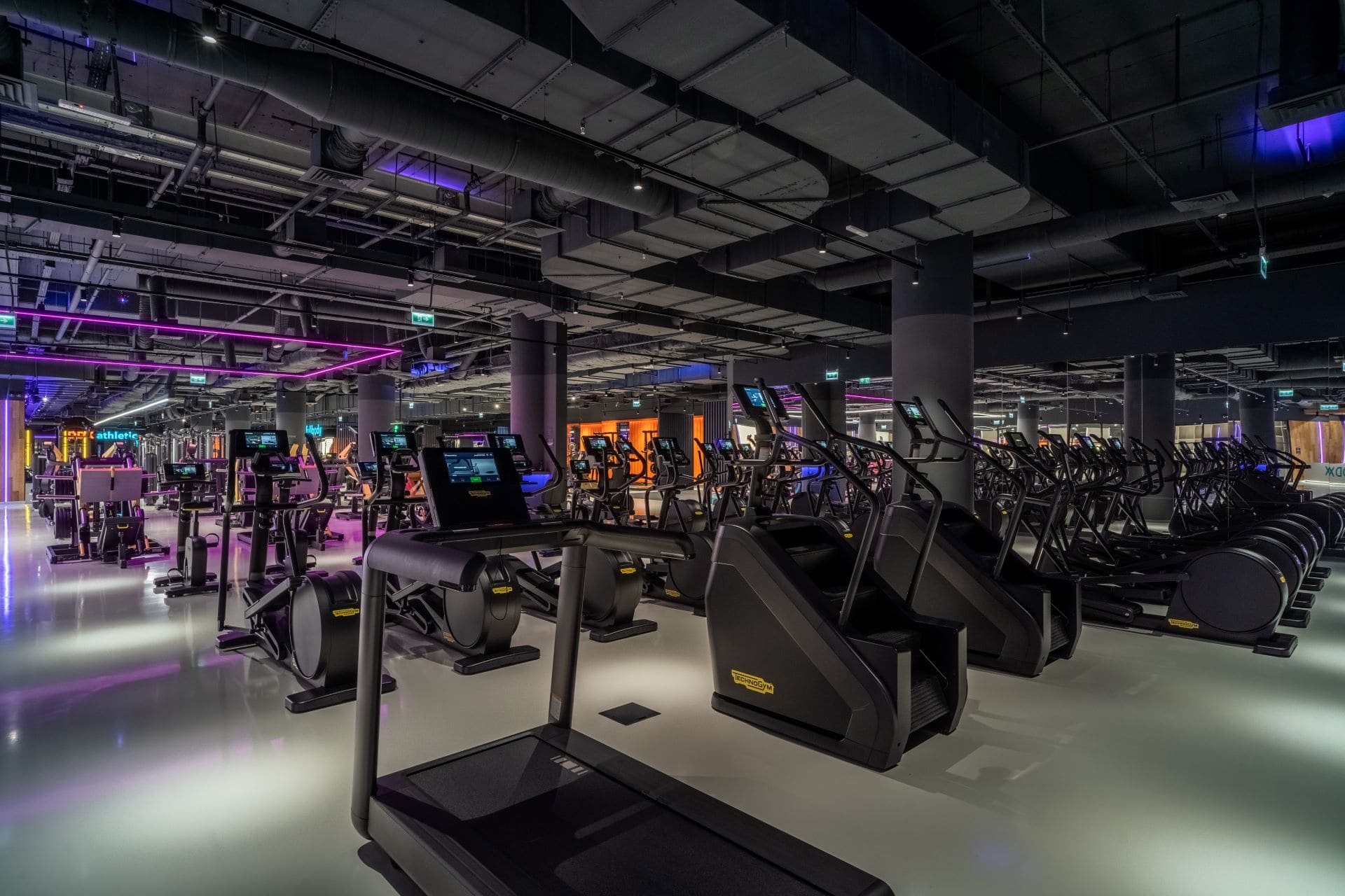 Фитнес-клуб «DDX Fitness» (Авиапарк)