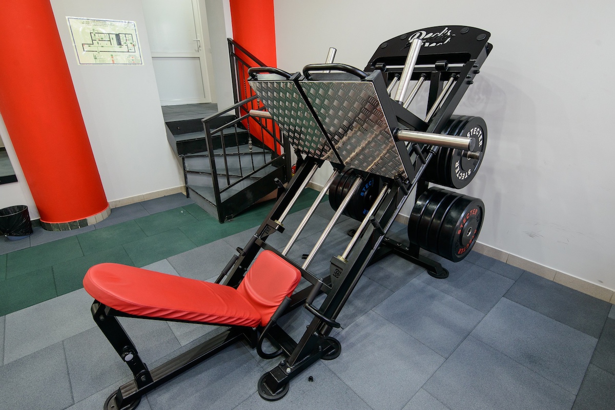 Фитнес-клуб «Red's Fitness»