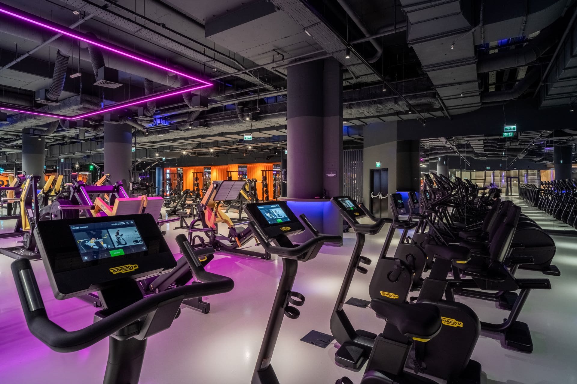 Фитнес-клуб «DDX Fitness» (Авиапарк)