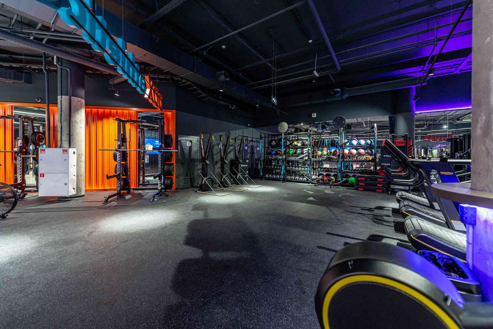 Фитнес-клуб «DDX Fitness» (Новогиреево)