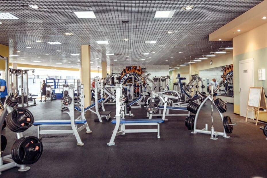 Фитнес-центр «Powerhouse Gym» (КомсоМОЛЛ)