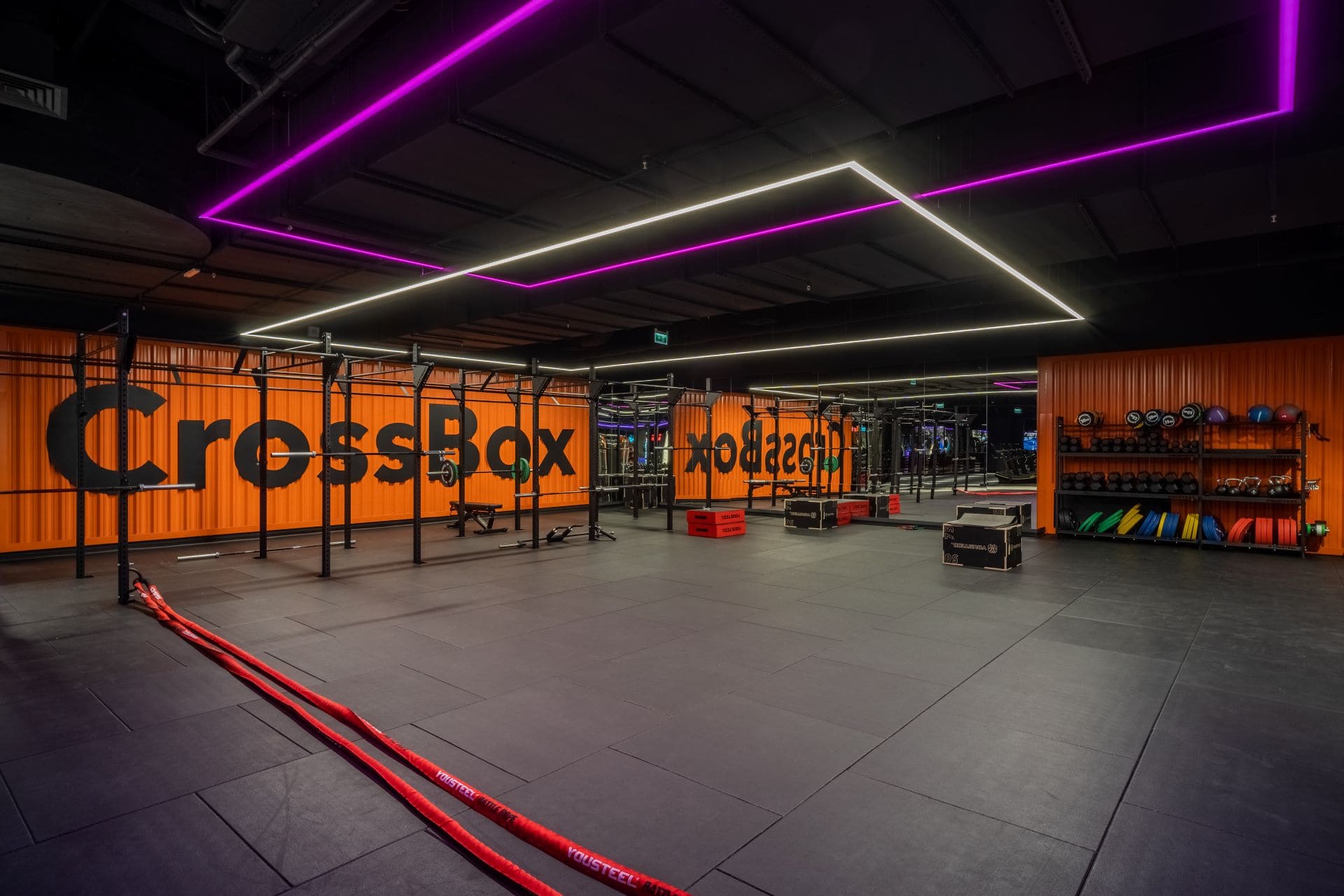 Фитнес-клуб «DDX Fitness» (Авиапарк)